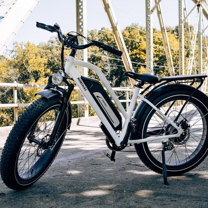 Przykładowe malowanie ramy roweru elektrycznego w jasnym kolorze