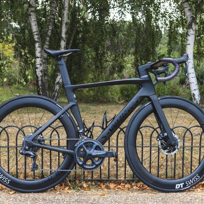 Przykładowe malowanie ramy roweru szosowego na czarny mat