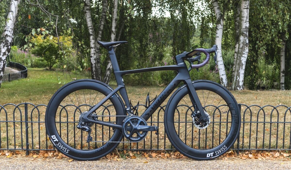 Przykładowe malowanie ramy roweru szosowego na czarny mat